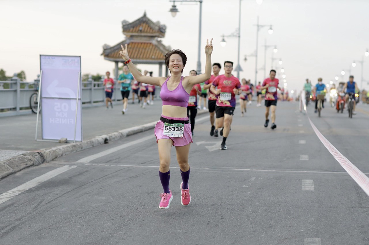 Hàng nghìn vận động viên hào hứng tham gia Giải chạy Hue Half Marathon 2023 - Ảnh 8. Hàng nghìn vận động viên hào hứng tham gia Giải chạy Hue Half Marathon 2023 - Ảnh 8.