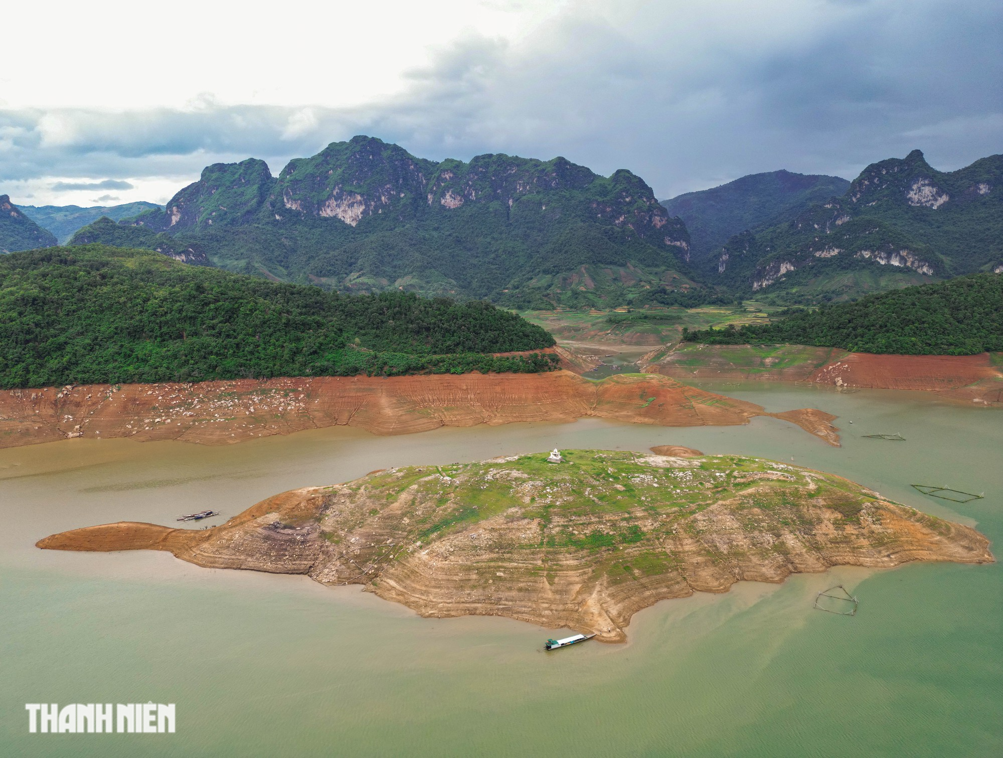 Xuôi dòng Đà Giang trong mùa nước cạn