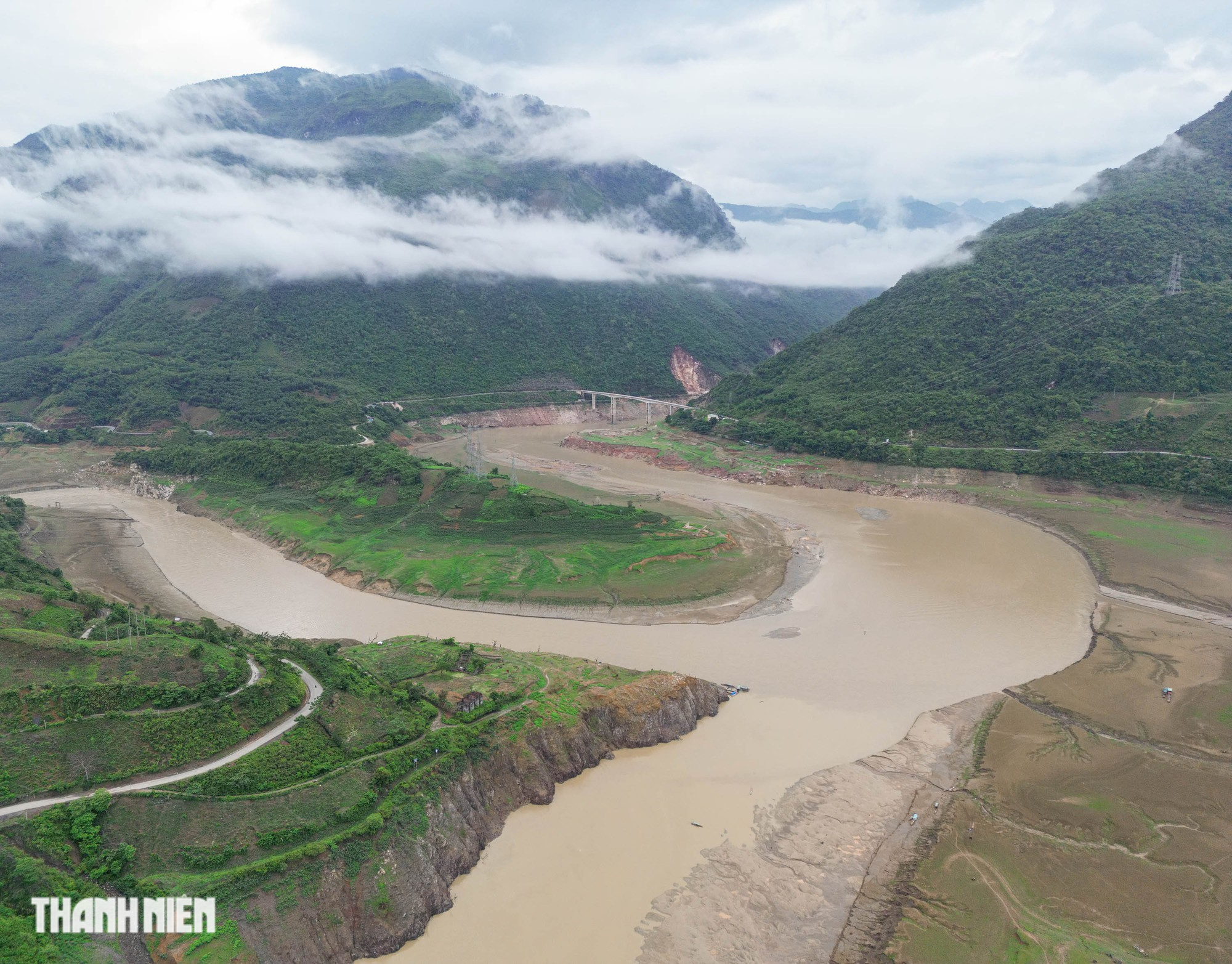 Xuôi dòng Đà Giang trong mùa nước cạn