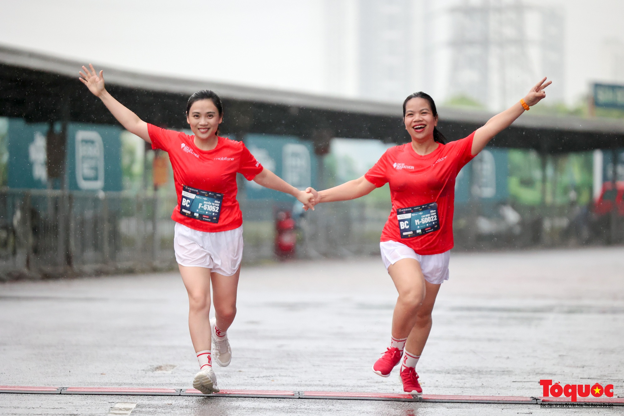 500 nhà báo chinh phục giải chạy Press Marathon 2023 dưới cơn mưa lớn - Ảnh 20.