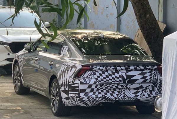 Kia K8 ngụy trang xuất hiện tại Việt Nam Kia K8 ngụy trang xuất hiện tại Việt Nam