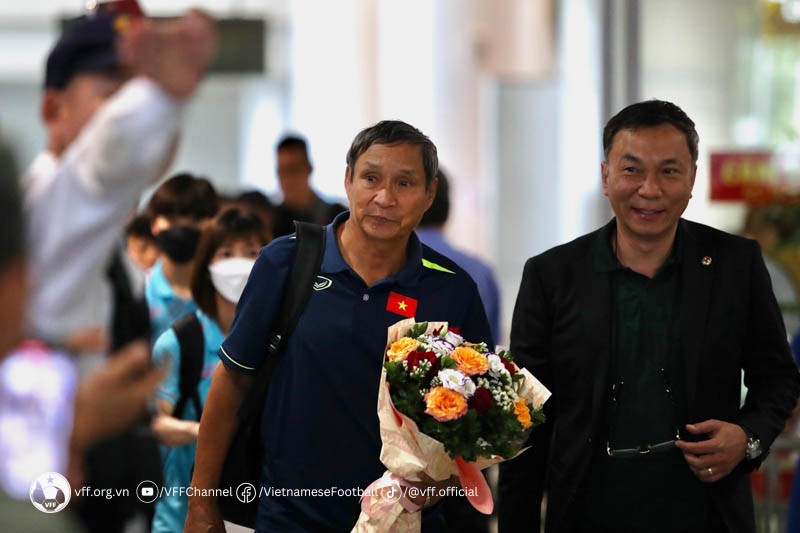 Đội tuyển nữ quốc gia về đến Hà Nội Đội tuyển nữ quốc gia về đến Hà Nội