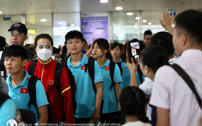 Đội tuyển nữ quốc gia về đến Hà Nội Đội tuyển nữ quốc gia về đến Hà Nội