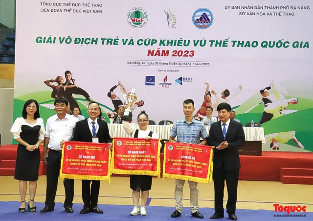 1.200 VĐV tranh tài tại giải vô địch trẻ và cúp khiêu vũ thể thao quốc gia năm 2023 - Ảnh 2. 1.200 VĐV tranh tài tại giải vô địch trẻ và cúp khiêu vũ thể thao quốc gia năm 2023 - Ảnh 2.