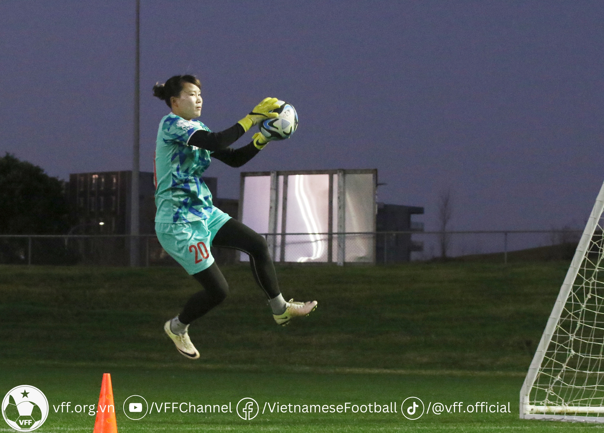 FIFA cung cấp các trang thiết bị phục vụ thi đấu tới ĐT nữ Việt Nam