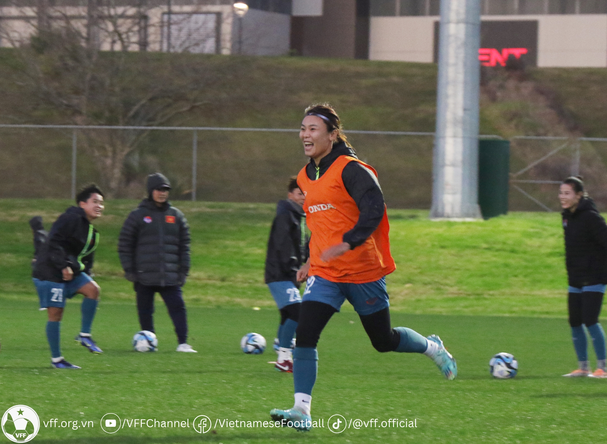 FIFA cung cấp các trang thiết bị phục vụ thi đấu tới ĐT nữ Việt Nam