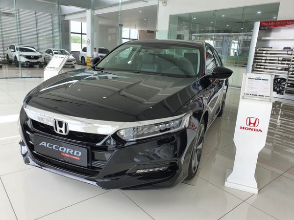 Sedan hạng D: Khách Việt hết 