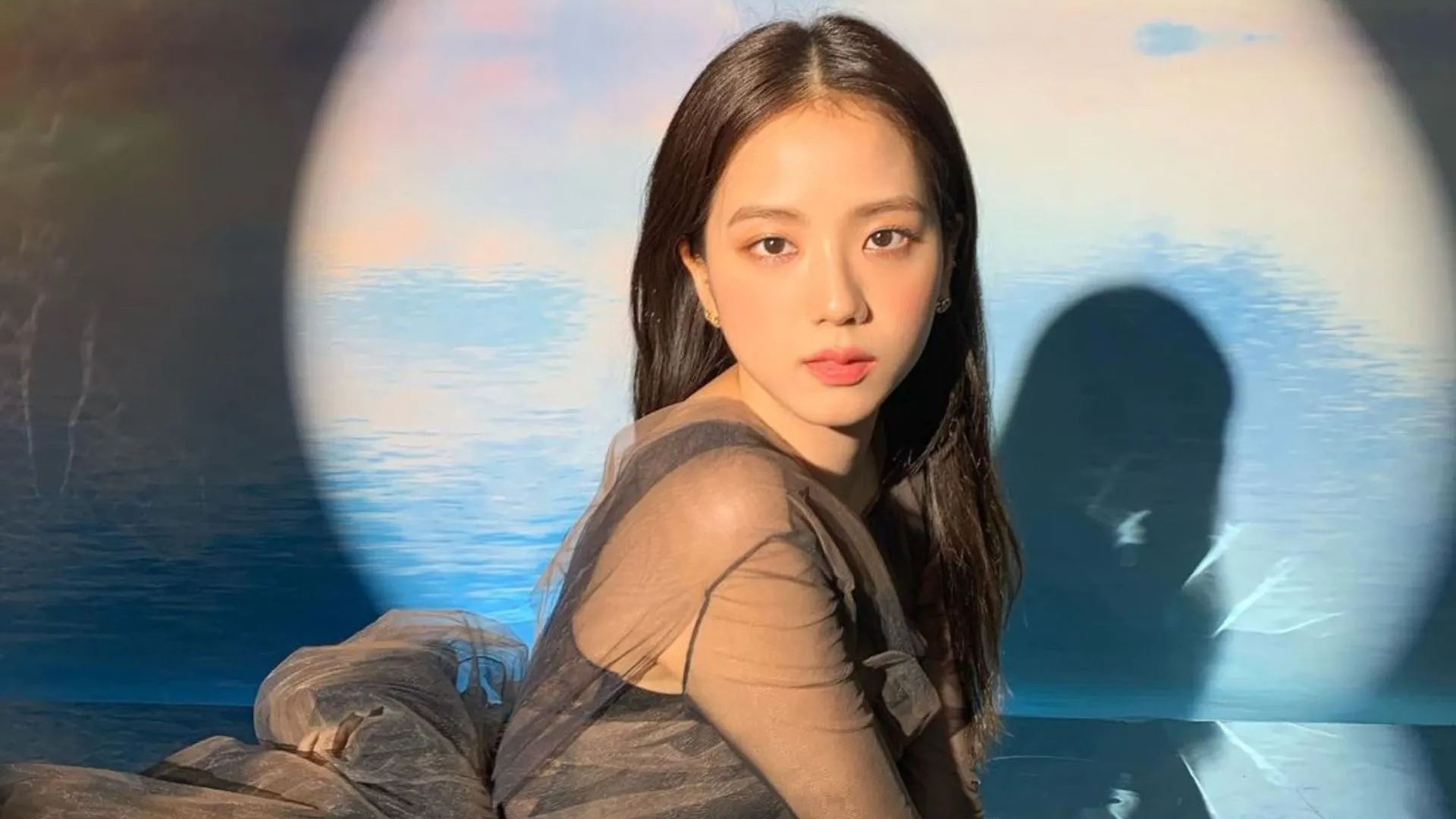 6 bước dưỡng da giúp Jisoo (Blackpink) đẹp như hoa hậu