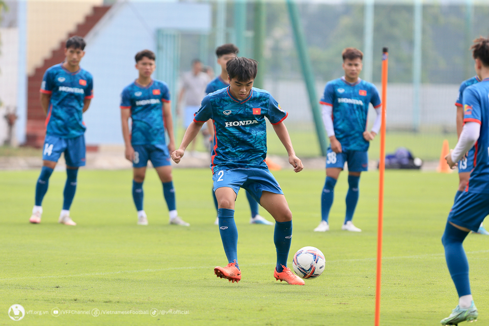ĐT U23 Việt Nam hứng khởi trong buổi đầu tập luyện, chuẩn bị cho giải Đông Nam Á ĐT U23 Việt Nam hứng khởi trong buổi đầu tập luyện, chuẩn bị cho giải Đông Nam Á