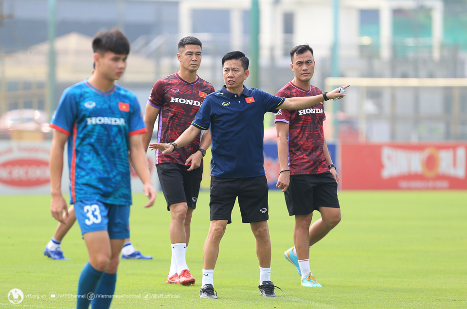 ĐT U23 Việt Nam hứng khởi trong buổi đầu tập luyện, chuẩn bị cho giải Đông Nam Á ĐT U23 Việt Nam hứng khởi trong buổi đầu tập luyện, chuẩn bị cho giải Đông Nam Á
