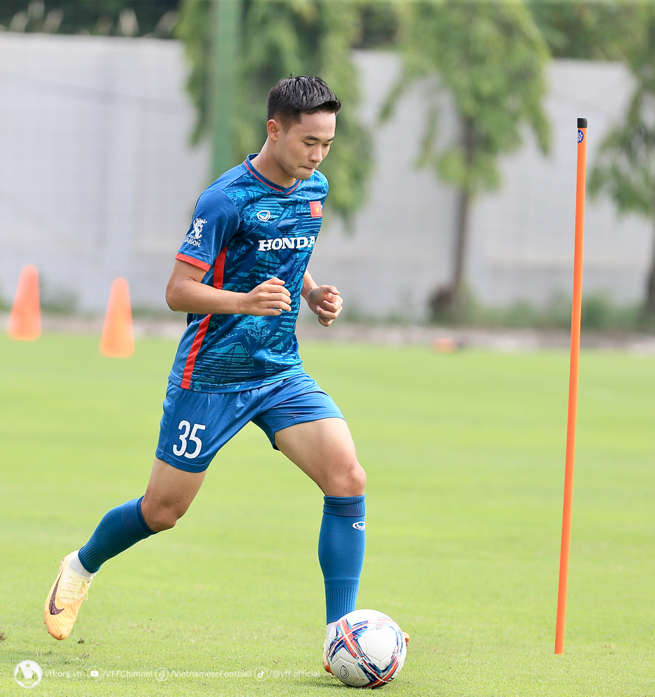 ĐT U23 Việt Nam hứng khởi trong buổi đầu tập luyện, chuẩn bị cho giải Đông Nam Á ĐT U23 Việt Nam hứng khởi trong buổi đầu tập luyện, chuẩn bị cho giải Đông Nam Á