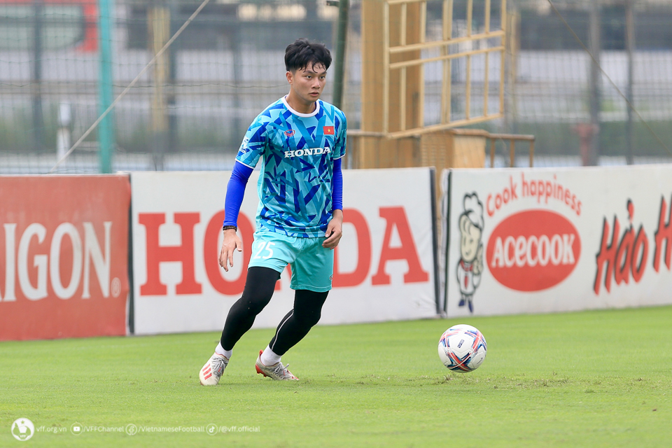 ĐT U23 Việt Nam hứng khởi trong buổi đầu tập luyện, chuẩn bị cho giải Đông Nam Á ĐT U23 Việt Nam hứng khởi trong buổi đầu tập luyện, chuẩn bị cho giải Đông Nam Á