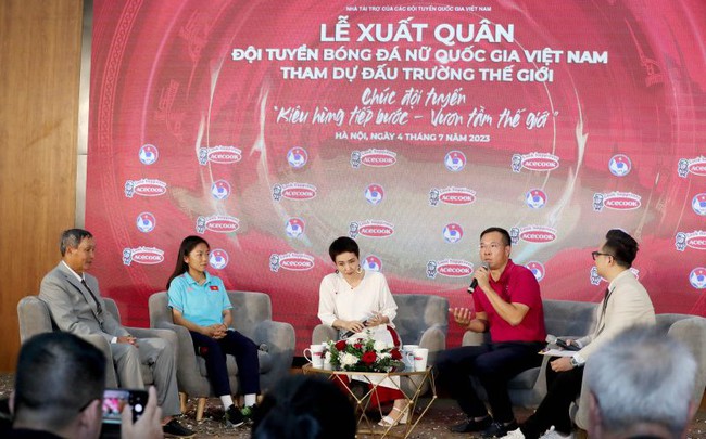 ĐT nữ Việt Nam giao lưu cùng 2 nhà vô địch thế giới ĐT nữ Việt Nam giao lưu cùng 2 nhà vô địch thế giới