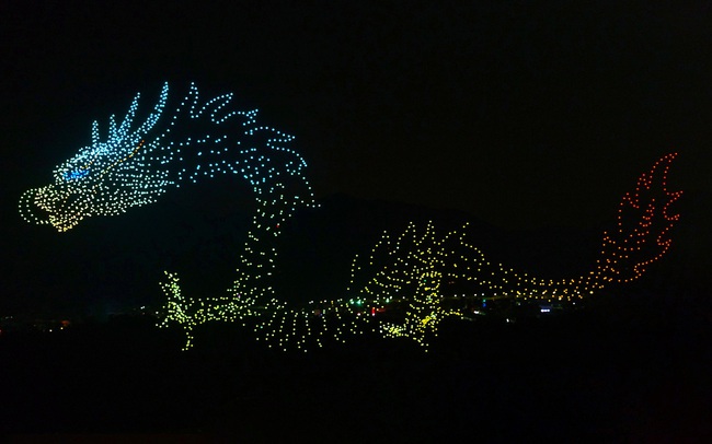 Drone - Đối thủ mới của pháo hoa truyền thống Drone - Đối thủ mới của pháo hoa truyền thống