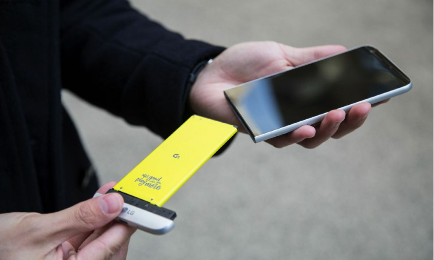 EU thông qua luật buộc mọi smartphone phải có pin dễ thay thế vào năm 2027