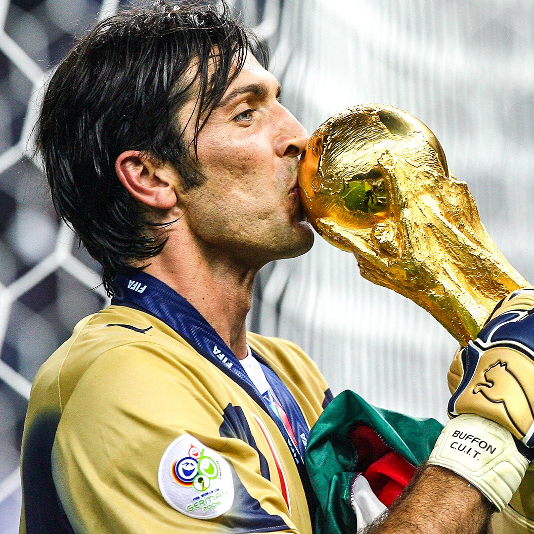 Gianluigi Buffon giải nghệ ở tuổi 45