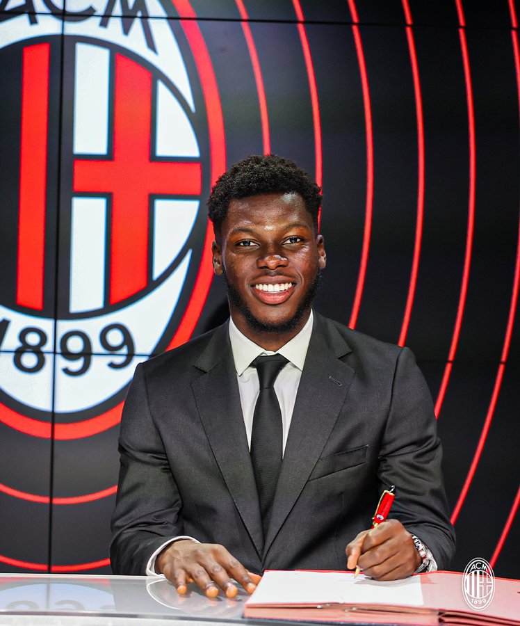 AC Milan công bố tân binh mới AC Milan công bố tân binh mới