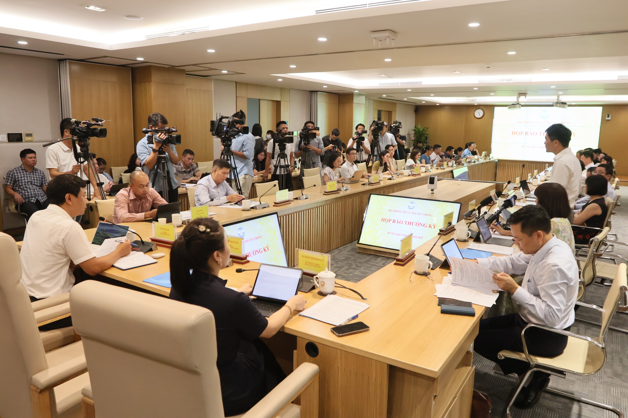 Đề xuất ngừng cung cấp đường truyền Internet đối với tài khoản livestream vi phạm Đề xuất ngừng cung cấp đường truyền Internet đối với tài khoản livestream vi phạm