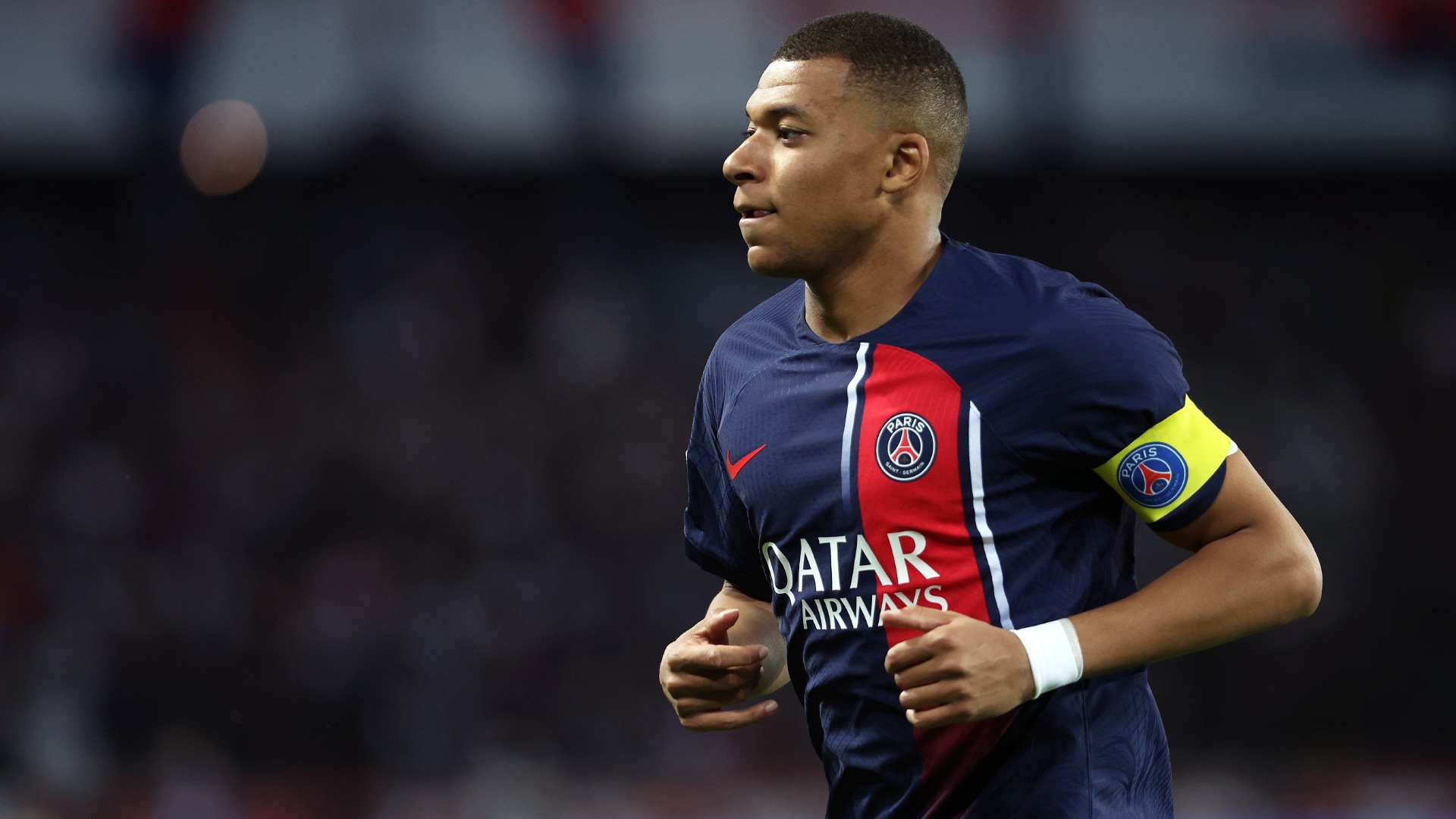 PSG loại Mbappe, Neymar và Verratti ra khỏi các hoạt động tiền mùa giải