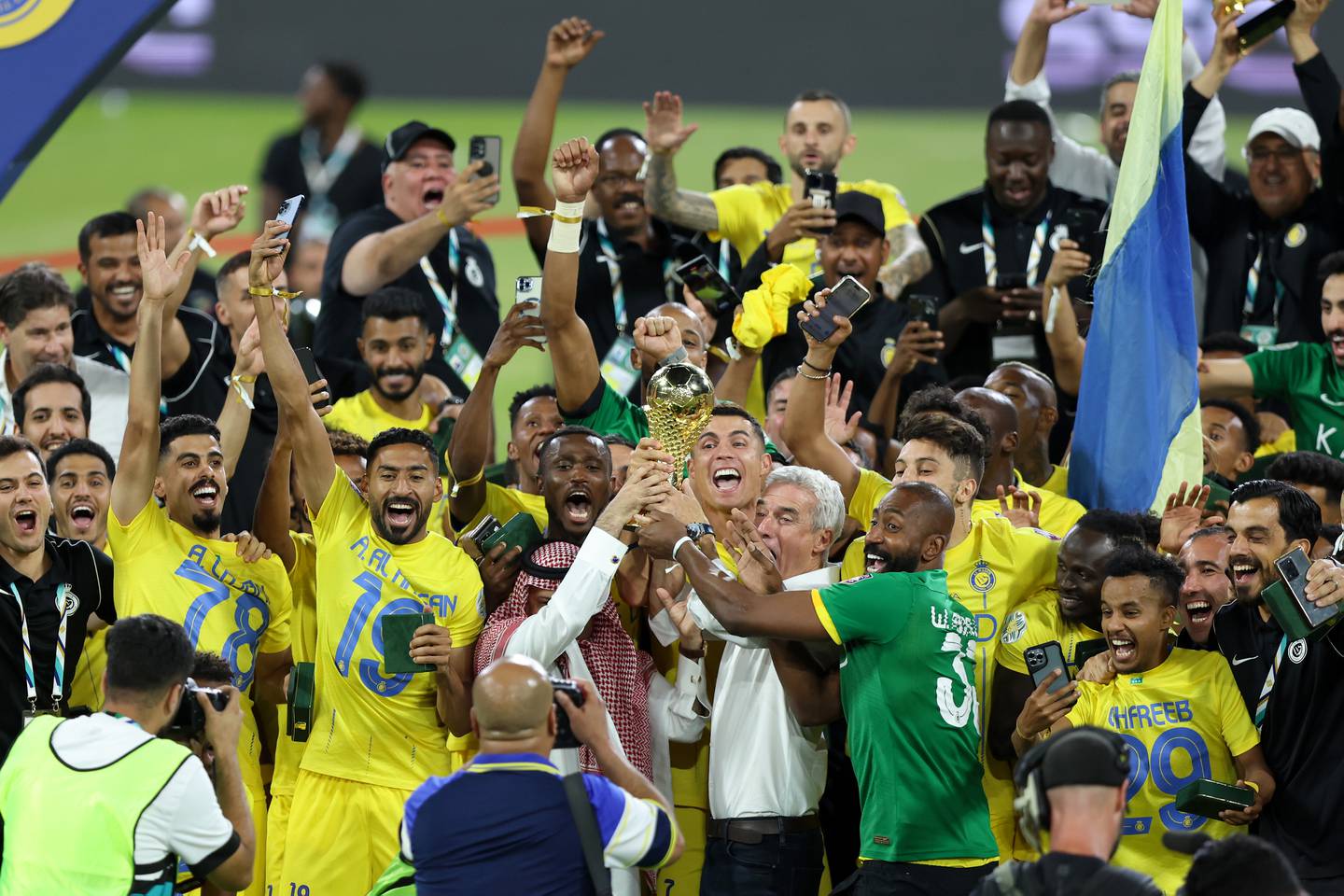 Ronaldo lập cú đúp, Al Nassr ngược dòng, vô địch Arab Champions Cup Ronaldo lập cú đúp, Al Nassr ngược dòng, vô địch Arab Champions Cup