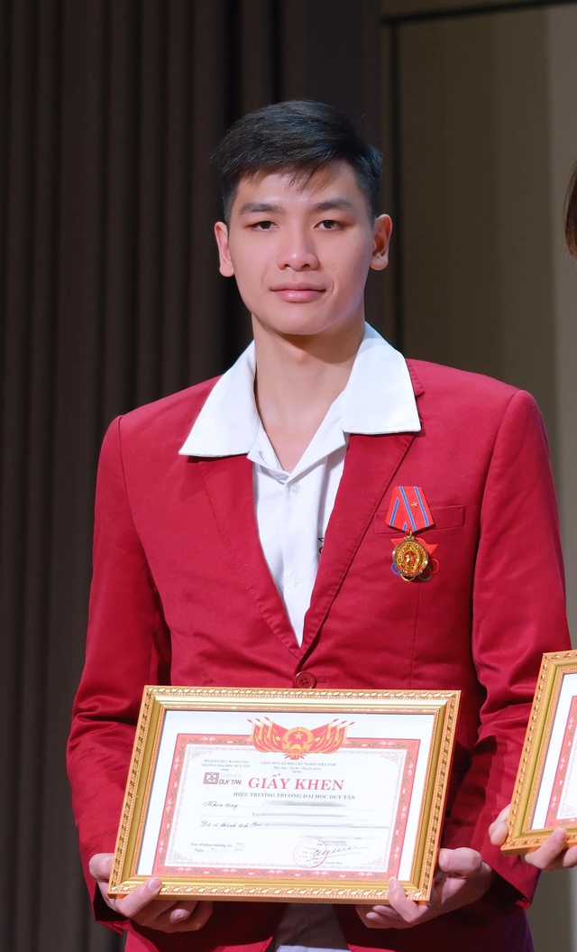 Kình ngư Nguyễn Hữu Kim Sơn bất ngờ xin từ giã đội tuyển bơi Việt Nam - Ảnh 2. Kình ngư Nguyễn Hữu Kim Sơn bất ngờ xin từ giã đội tuyển bơi Việt Nam - Ảnh 2.