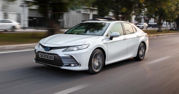 Sedan hạng D: Toyota Camry 