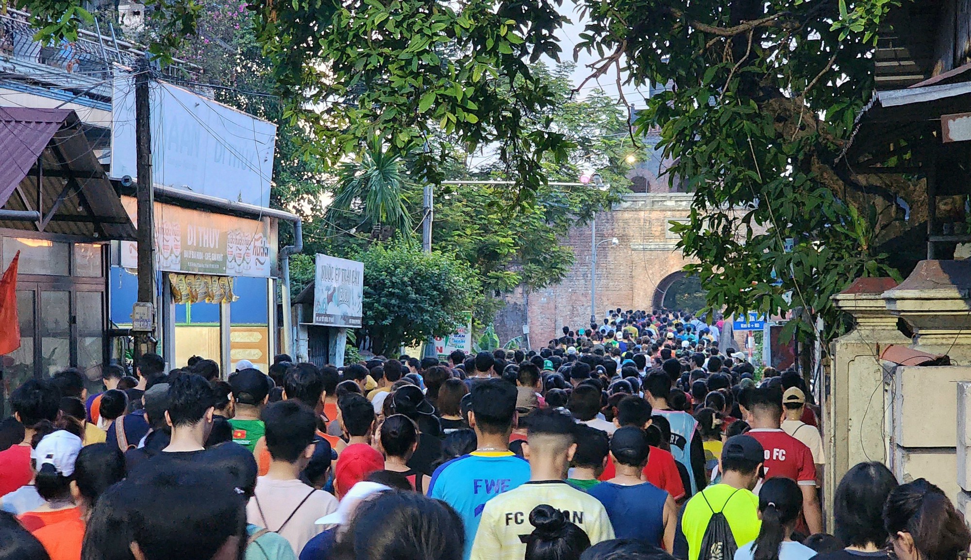 Hơn 10.000 runner cùng chạy vì cộng đồng, gây quỹ tặng quà cho học sinh có hoàn cảnh khó khăn - Ảnh 5.