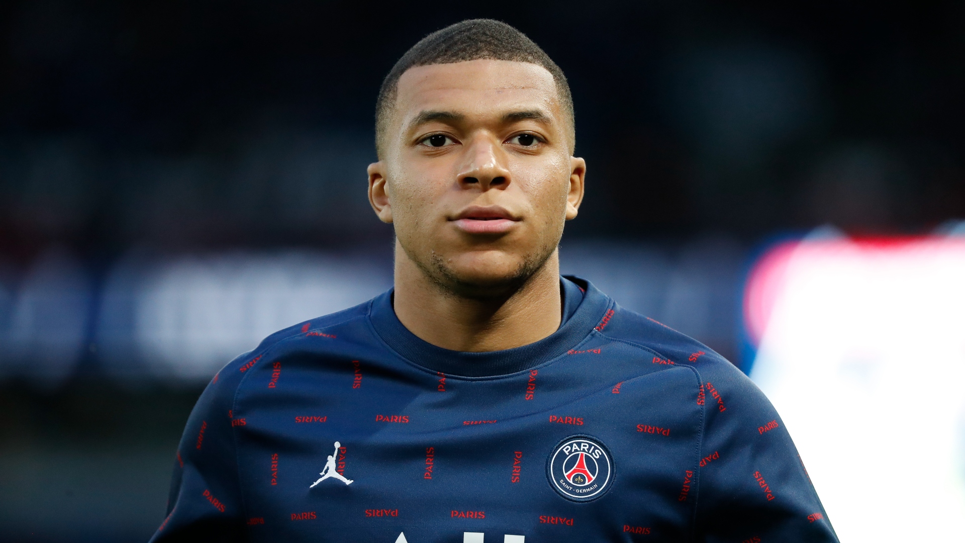 Kylian Mbappe nhiều khả năng đã ký một bản hợp đồng mới với PSG