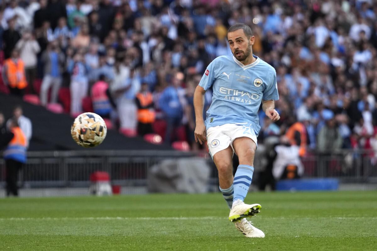 Bernardo Silva gia hạn hợp đồng với Manchester City