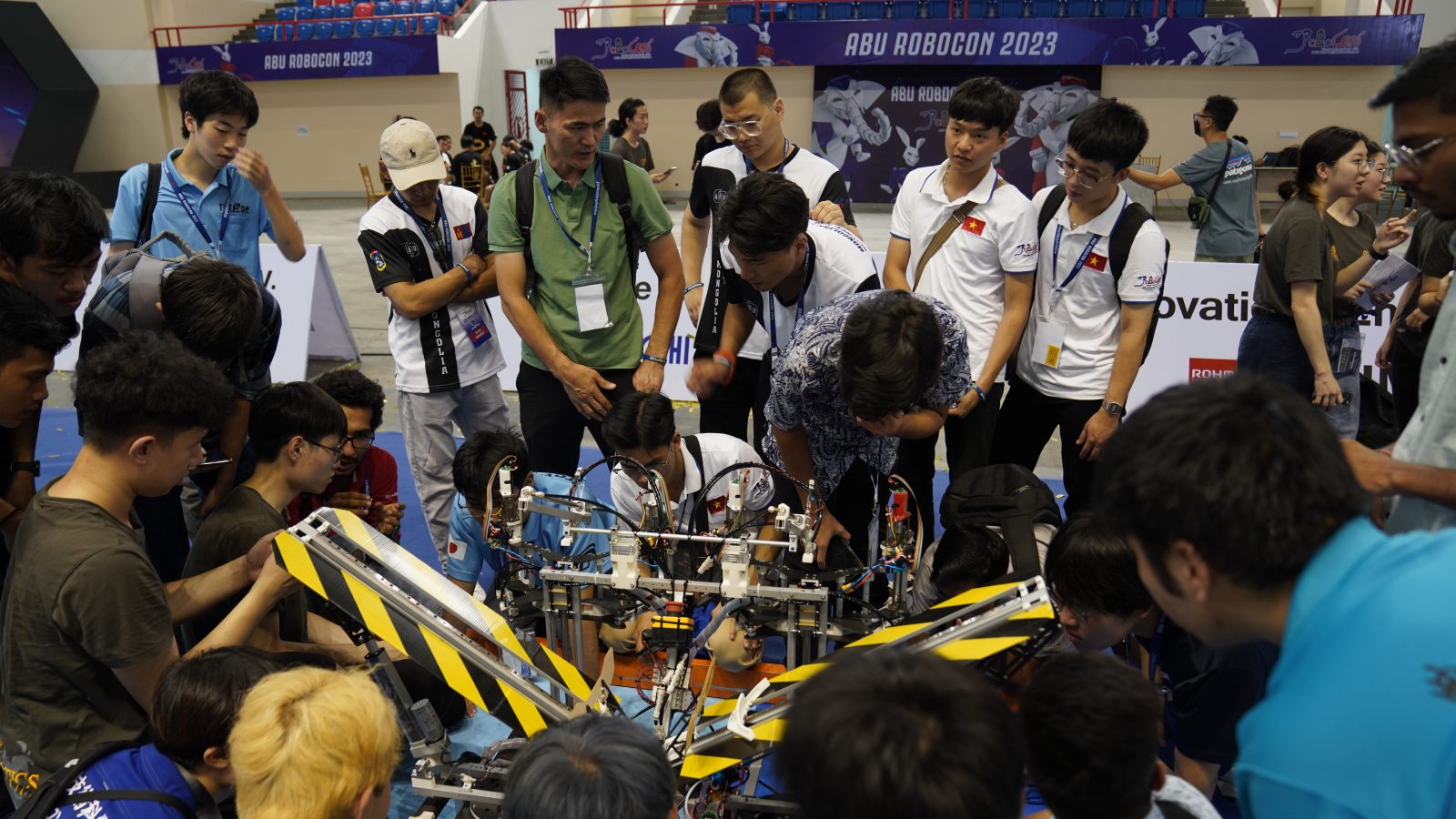 Các đội tuyển ABU Robocon 2023 giao lưu và chia sẻ công nghệ