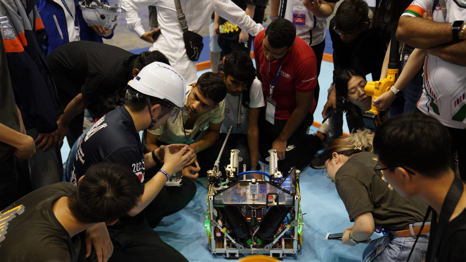 Các đội tuyển ABU Robocon 2023 giao lưu và chia sẻ công nghệ