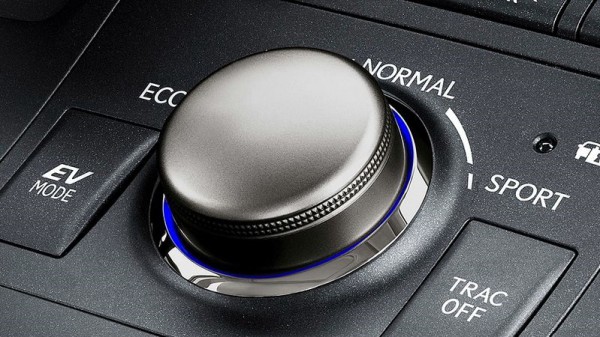 Lái xe hybrid đúng cách để tiết kiệm nhiên liệu