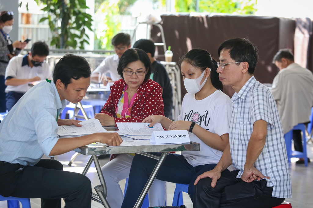 Học môn tự chọn: Học sinh có xu hướng chọn khoa học tự nhiên hay xã hội?