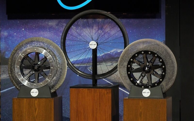 Lốp không cần hơi - cứng chắc như titan, đàn hồi như cao su Lốp không cần hơi - cứng chắc như titan, đàn hồi như cao su