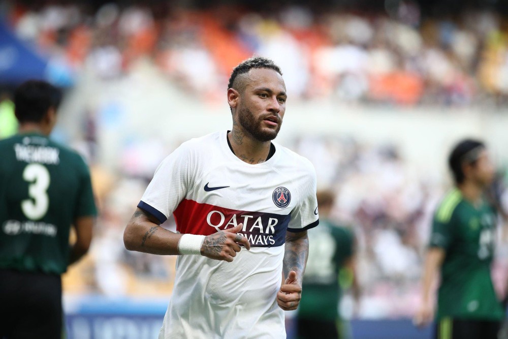 Neymar sắp theo chân Ronaldo sang Saudi Arabia