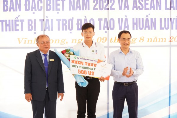 Tuyên dương sinh viên đạt thành tích tại kỳ thi kỹ năng nghề ASEAN và thế giới