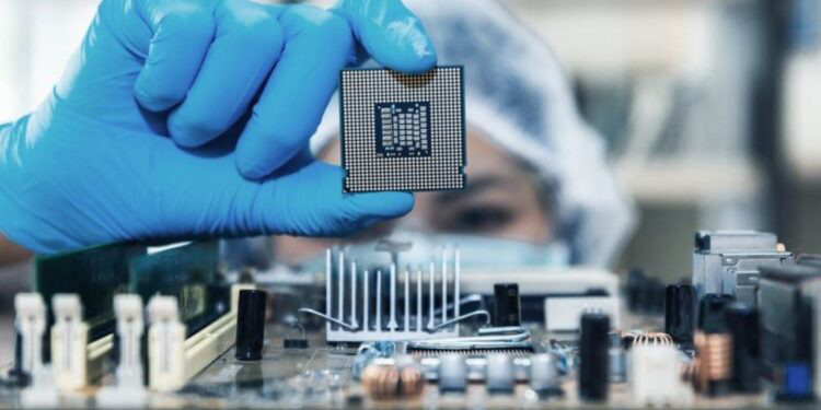 Trung Quốc và đột phá về công nghệ chip qua mẫu điện thoại flagship của Huawei Trung Quốc và đột phá về công nghệ chip qua mẫu điện thoại flagship của Huawei