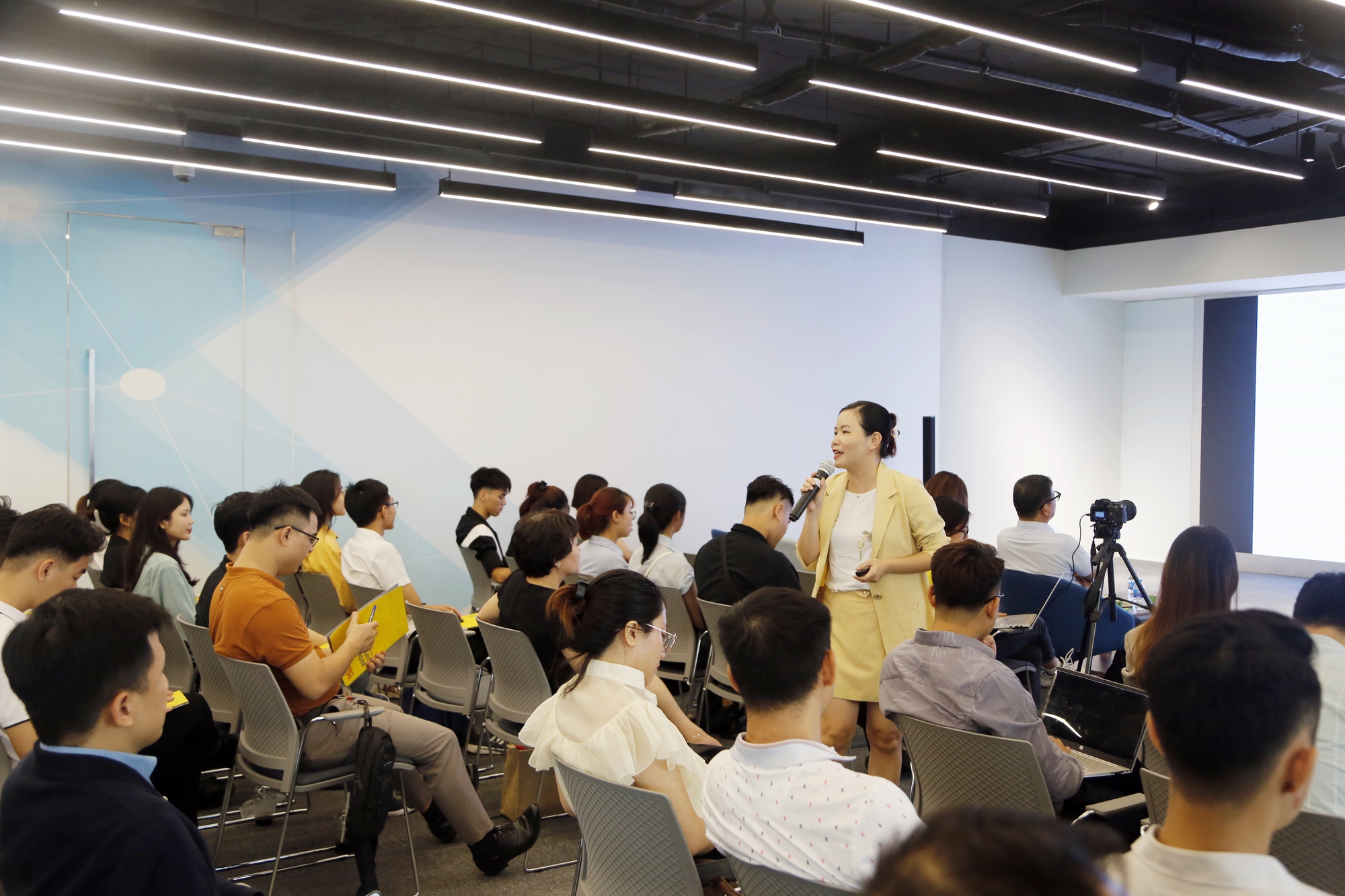 Ứng dụng phần mềm công nghệ - Giải pháp giúp tối ưu chi phí vận hành cho doanh nghiệp Ứng dụng phần mềm công nghệ - Giải pháp giúp tối ưu chi phí vận hành cho doanh nghiệp