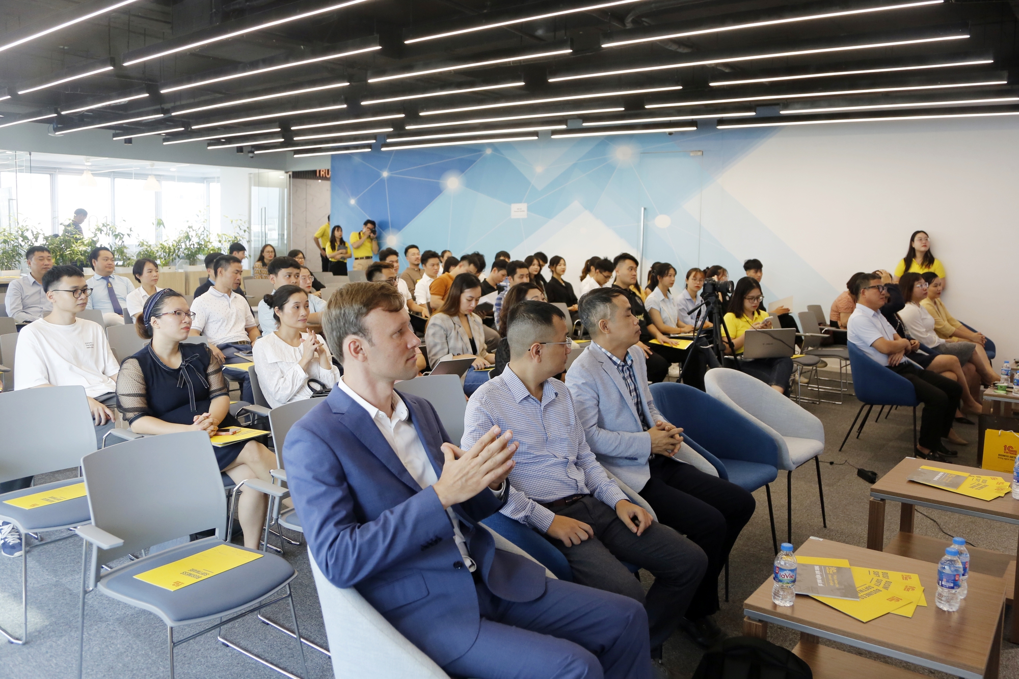 Ứng dụng phần mềm công nghệ - Giải pháp giúp tối ưu chi phí vận hành cho doanh nghiệp Ứng dụng phần mềm công nghệ - Giải pháp giúp tối ưu chi phí vận hành cho doanh nghiệp