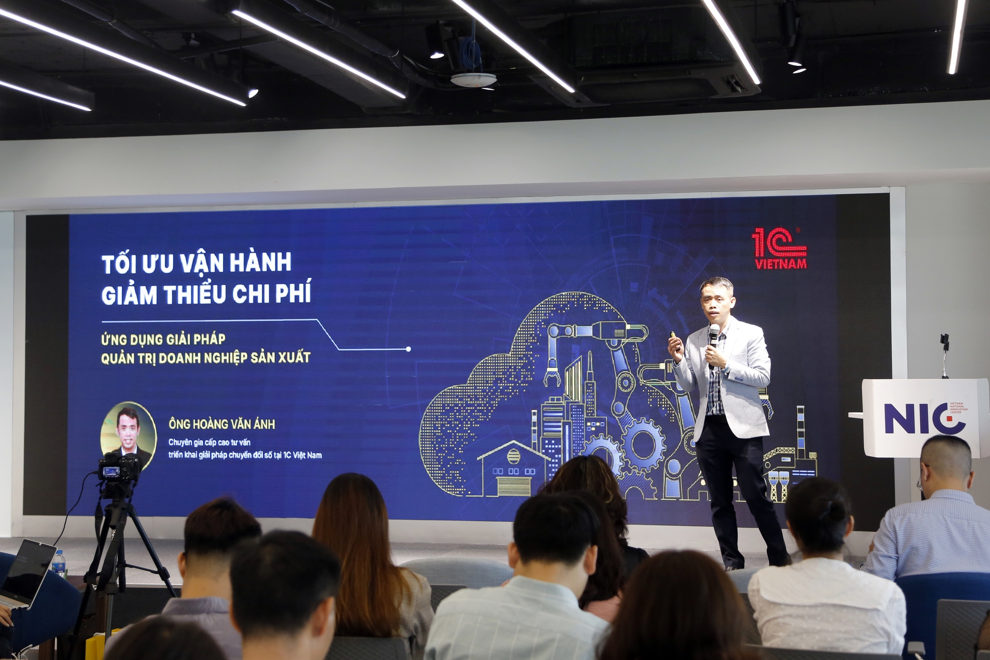 Ứng dụng phần mềm công nghệ - Giải pháp giúp tối ưu chi phí vận hành cho doanh nghiệp Ứng dụng phần mềm công nghệ - Giải pháp giúp tối ưu chi phí vận hành cho doanh nghiệp