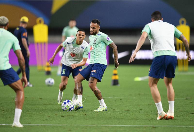 Neymar trở lại tập luyện bình thường cùng ĐT Brazil