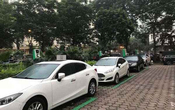 Phát điên vì xe điện, khách hàng chỉ muốn bán ngay dù mới mua Phát điên vì xe điện, khách hàng chỉ muốn bán ngay dù mới mua