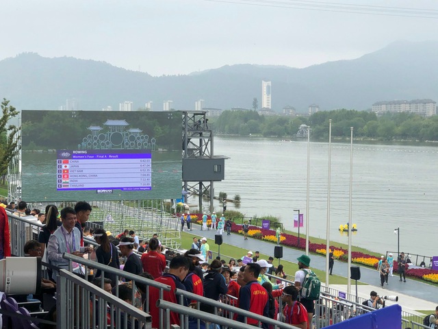 4 cô gái rowing xuất sắc mang về huy chương đầu tiên cho Đoàn Thể thao Việt Nam ở ASIAD 19 - Ảnh 1. 4 cô gái rowing xuất sắc mang về huy chương đầu tiên cho Đoàn Thể thao Việt Nam ở ASIAD 19 - Ảnh 1.