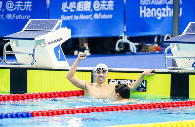 Kình ngư Nguyễn Huy Hoàng giành HCĐ ASIAD 19, vượt chuẩn A Olympic - Ảnh 1. Kình ngư Nguyễn Huy Hoàng giành HCĐ ASIAD 19, vượt chuẩn A Olympic - Ảnh 1.