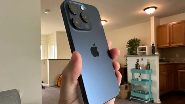 Người dùng than thở vì iPhone 15 Pro gặp lỗi quá nóng Người dùng than thở vì iPhone 15 Pro gặp lỗi quá nóng