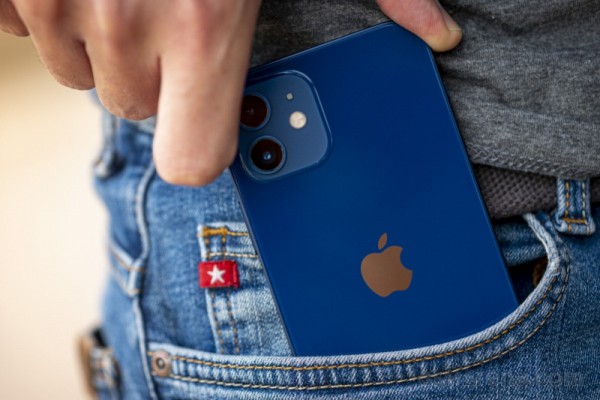 Pháp cấm bán iPhone 12 vì gây hại cho sức khỏe Pháp cấm bán iPhone 12 vì gây hại cho sức khỏe