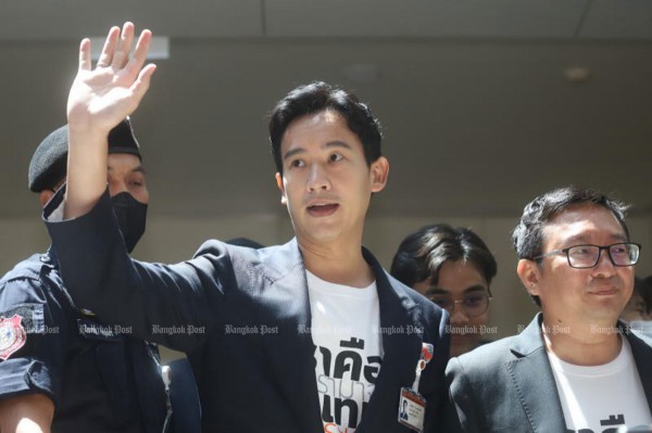 Thủ lĩnh đảng Tiến bước Thái Lan từ chức