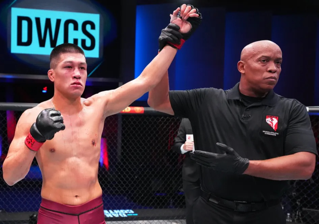 Võ sĩ gốc Việt Steven Nguyễn giành chiến thắng ấn tượng, chính thức gia nhập giải MMA lớn nhất thế giới UFC - Ảnh 2. Võ sĩ gốc Việt Steven Nguyễn giành chiến thắng ấn tượng, chính thức gia nhập giải MMA lớn nhất thế giới UFC - Ảnh 2.