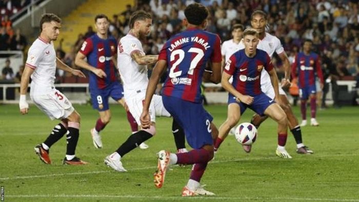 Sergio Ramos phản lưới nhà, Sevilla thất bại trước Barcelona Sergio Ramos phản lưới nhà, Sevilla thất bại trước Barcelona