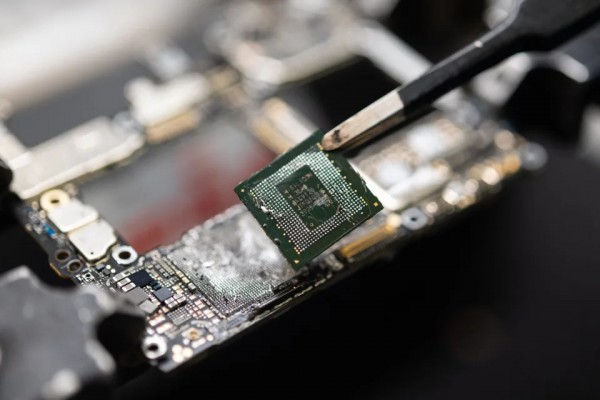 Chiến tranh công nghệ rẽ hướng với màn trở lại của Huawei Chiến tranh công nghệ rẽ hướng với màn trở lại của Huawei